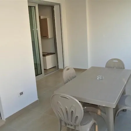 Modern Flat 200 M From The Apartment *
