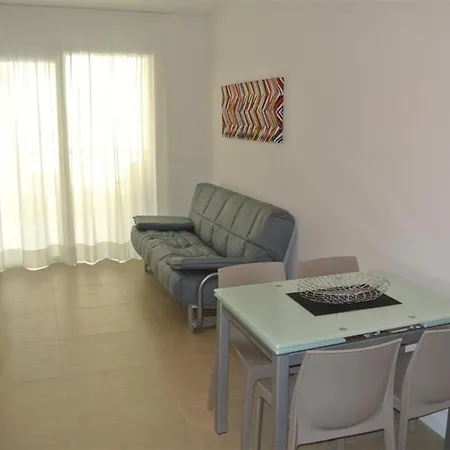 Modern Flat 200 M From The Apartment